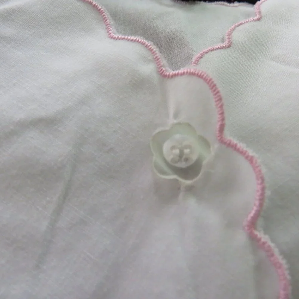 Baby shirt scalloped edges & White shorts w ruffle